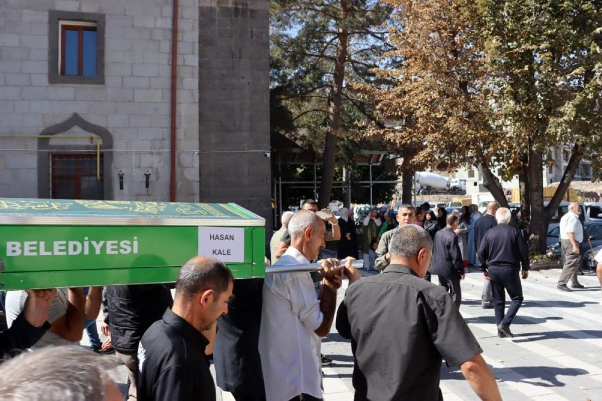 Kayser’deki Feci Kazada Ölen Öğretmen Toprağa Verildi 3