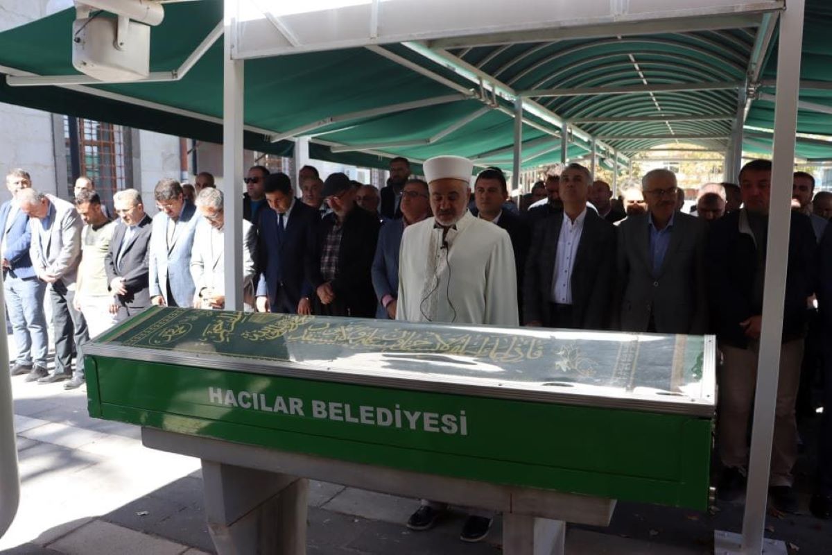 Kayser’deki Feci Kazada Ölen Öğretmen Toprağa Verildi 4