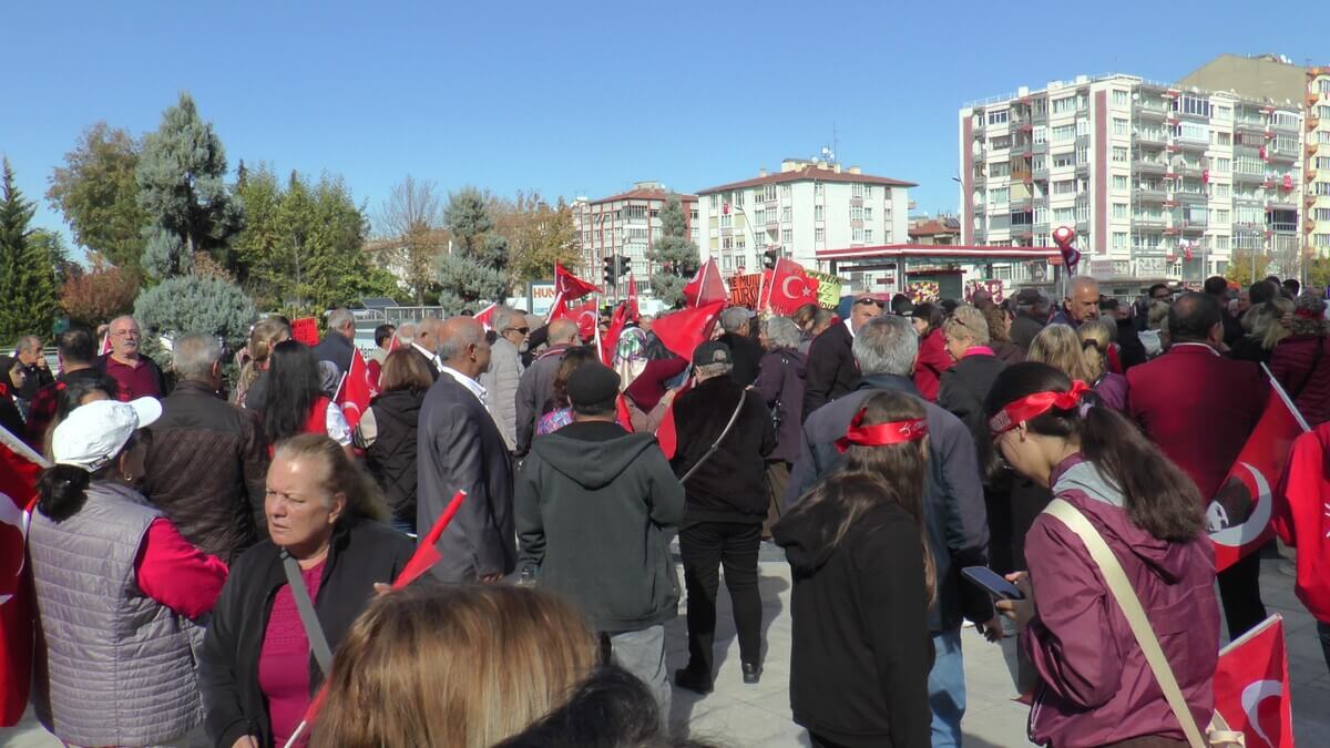 Kayseri Cumhuriyet Meydanı'nda Dikkat Çeken Yürüyüş! (1)