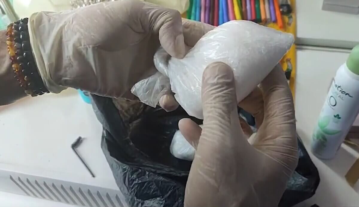 Kayseri’de Uyuşturucu Ticareti Yapan Şahıslara Ters Kelepçe! (1)