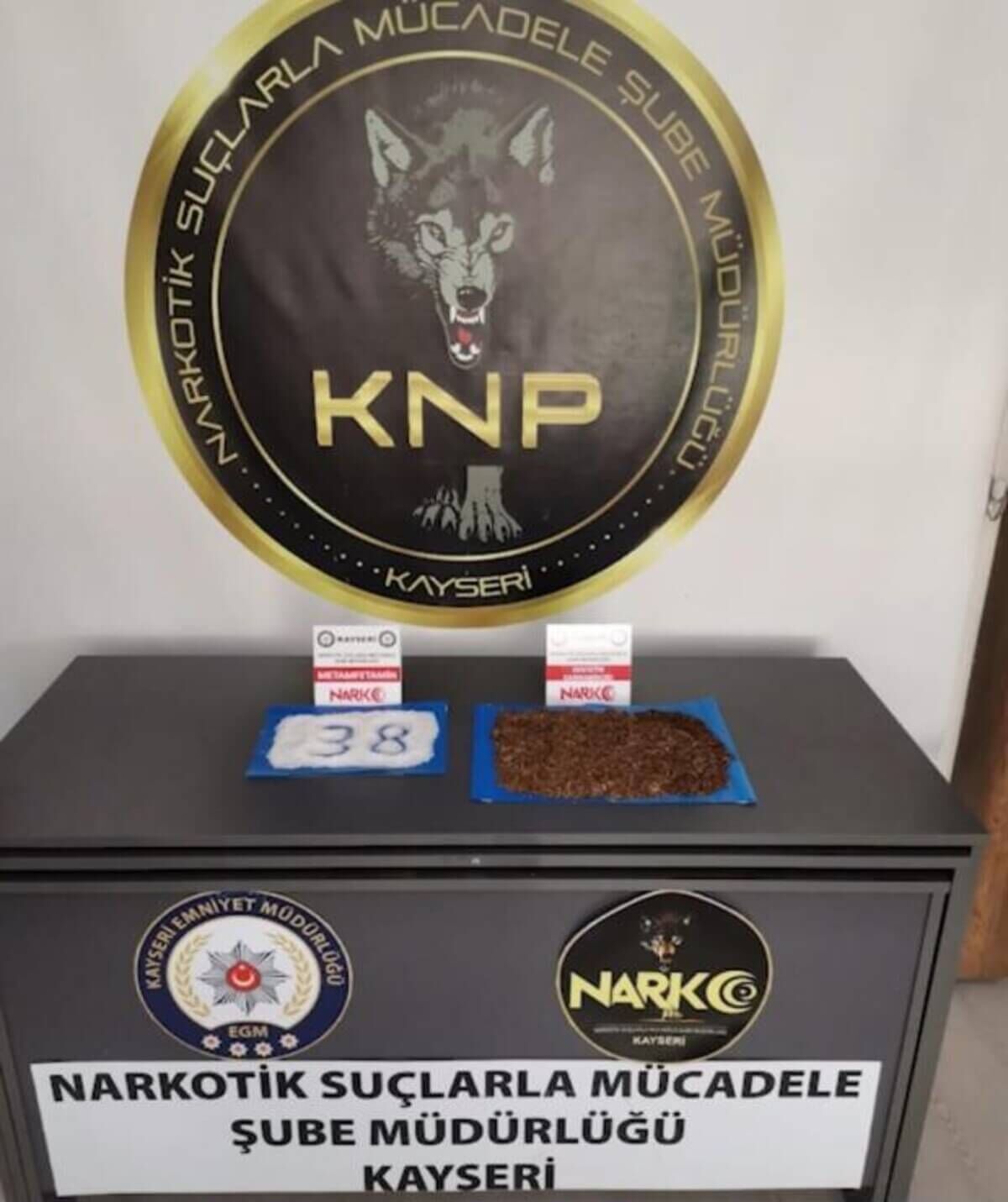 Kayseri’de Uyuşturucu Ticareti Yapan Şahıslara Ters Kelepçe! (3)