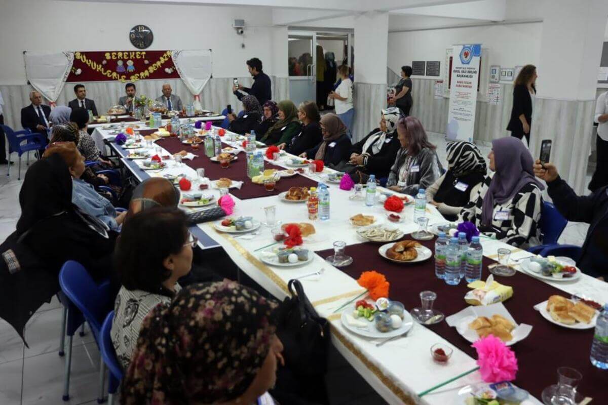 Kayseri’nin Koca Çınarları Minik Öğrencilerle Buluştu! (4)