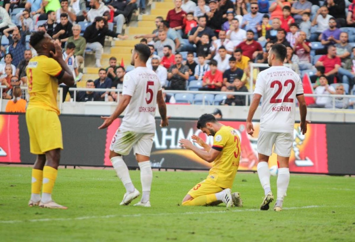 Kayserispor’da Görüntü Var Ses Yok! İlk Yarı Sona Erdi 2