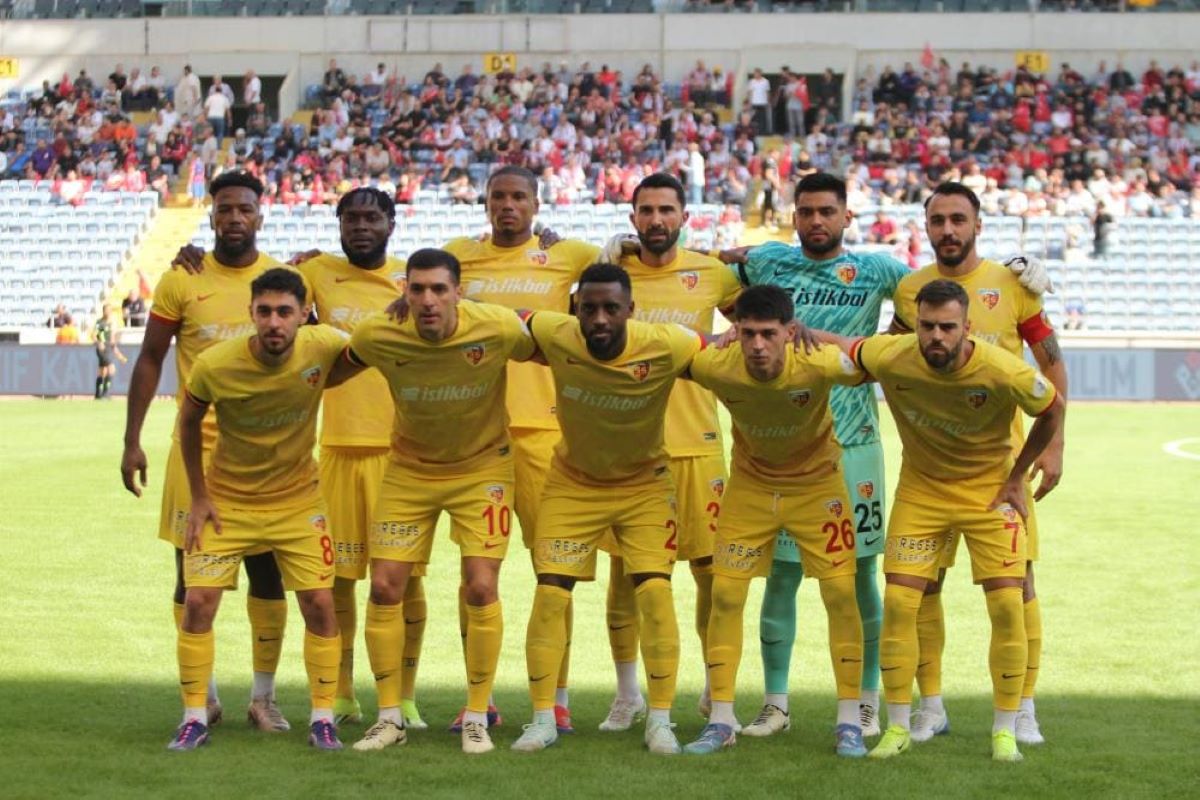 Kayserispor’da Görüntü Var Ses Yok! İlk Yarı Sona Erdi 3