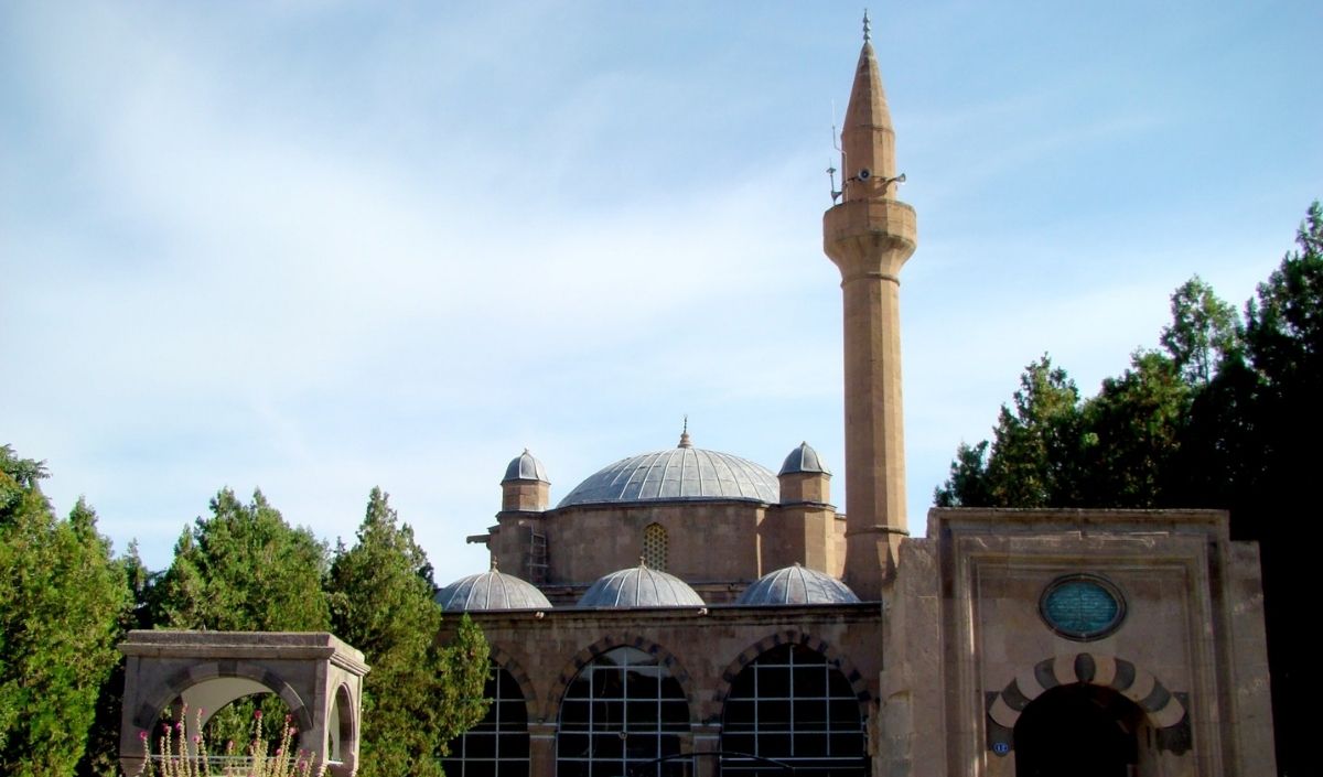 Kervansaray Önü