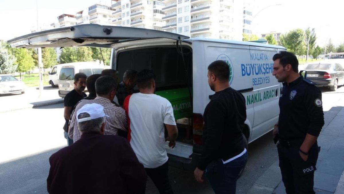 Korkunç Olay Banyoda Kanlar Içinde Ölü Bulundu 1