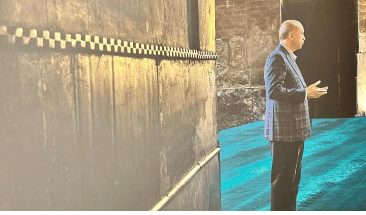 Kayserili vekil Cumhurbaşkanı Erdoğan’ın camideki fotoğrafını paylaştı: Bu tarihi karenin arkasında…