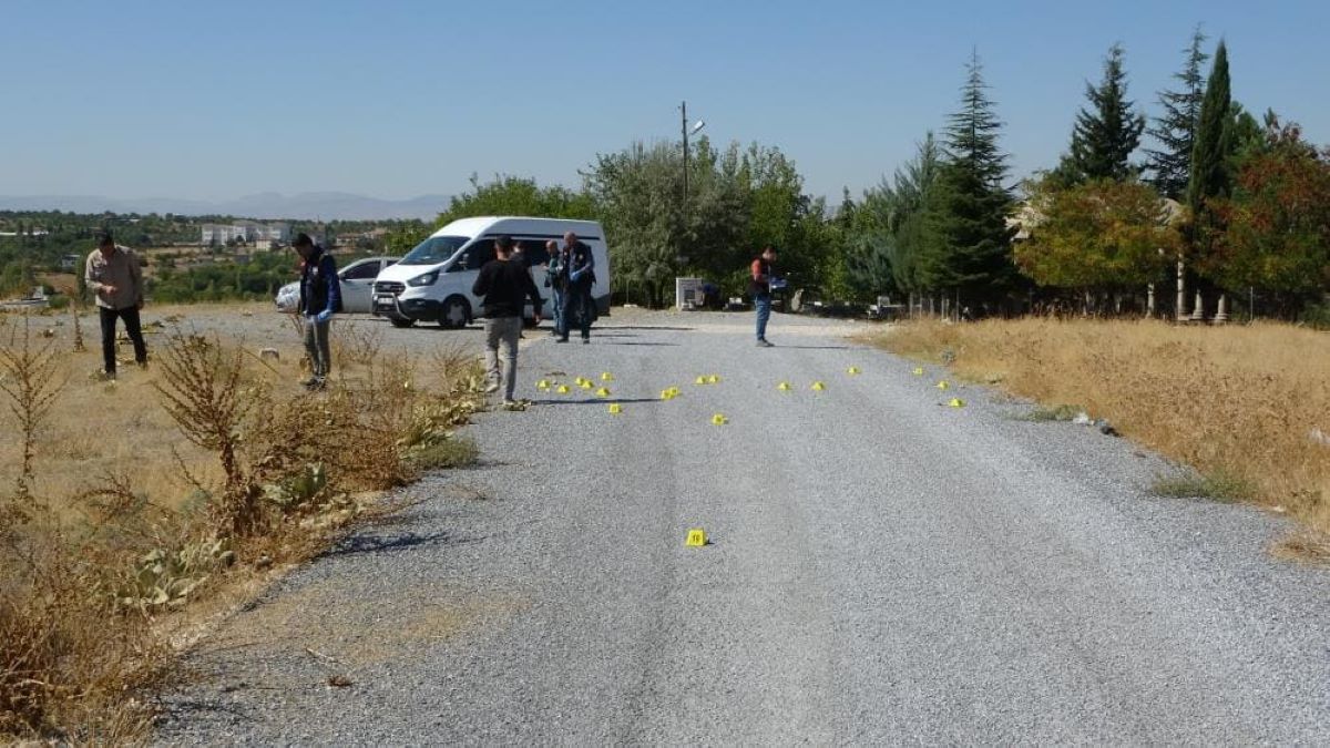Mezarlıkta Silahlı Çatışma! Kurşunlar Havada Uçuştu 1 Yaralı 4