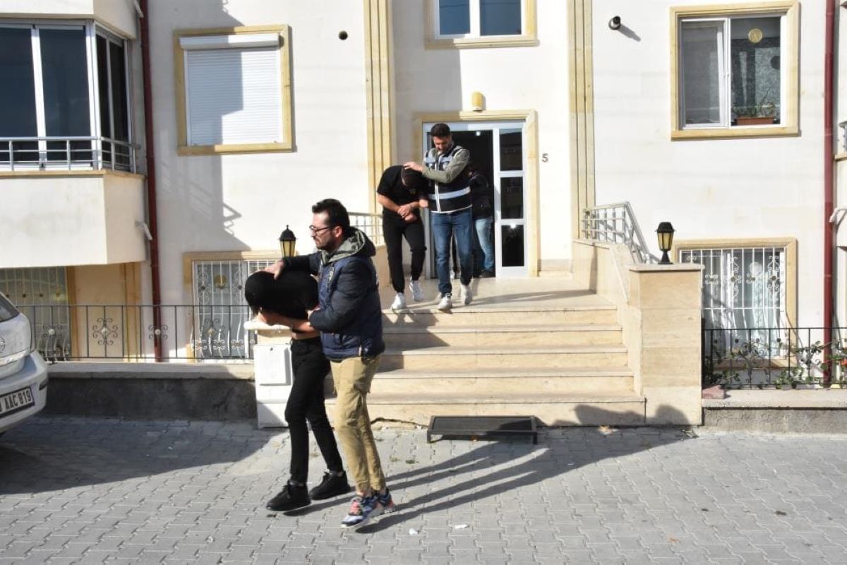 Nevşehir’de Şok Baskın 10’U Öğrenci Çok Sayıda Gözaltı 4