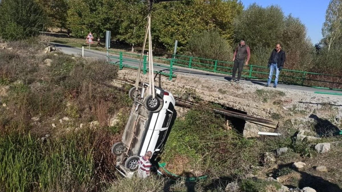 Otomobil Sulama Kanalına Uçtu Yaralılar Var 3