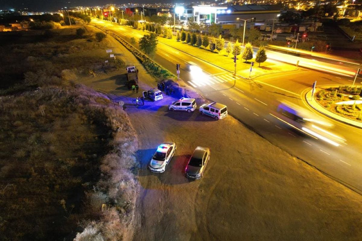 Polisler Aracı Bırakıp Kaçan Alkollü Sürücüyü Bakın Neyle Aradı 2