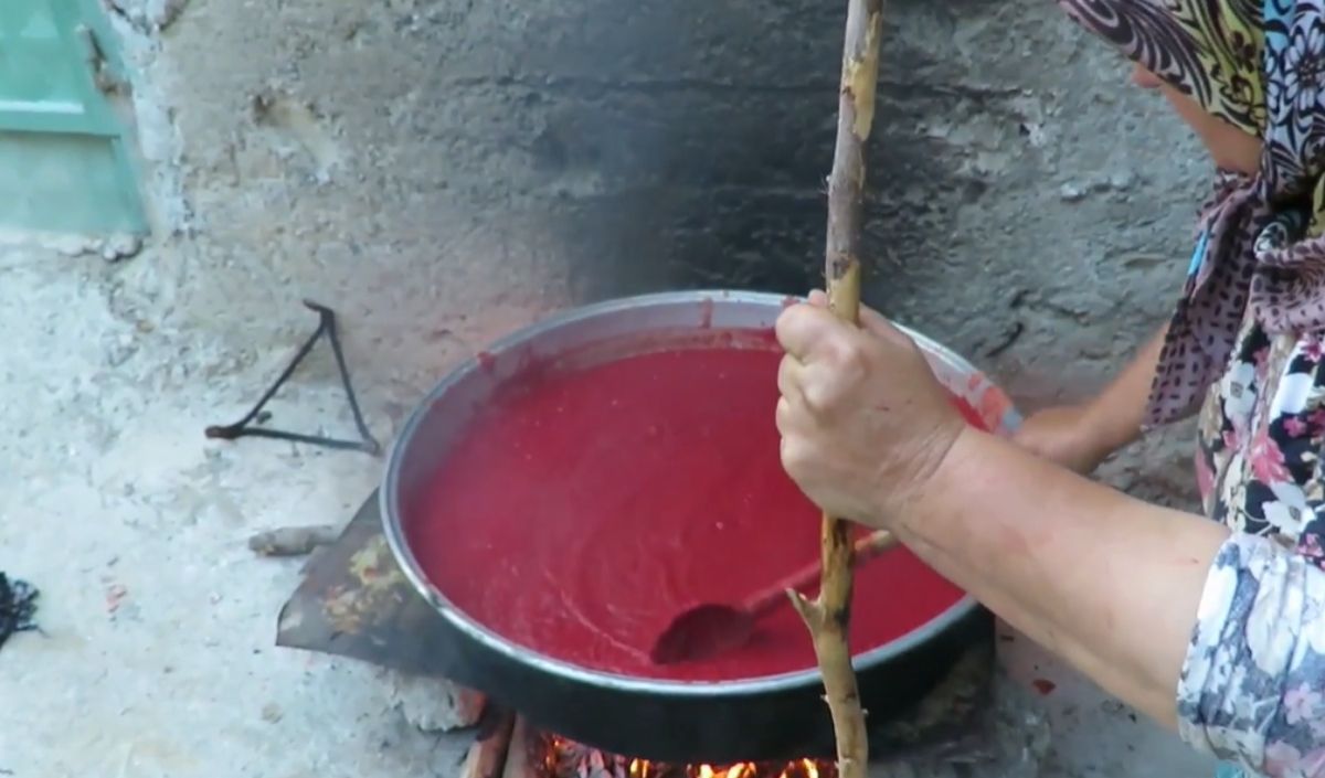 Salça Kaynatmak