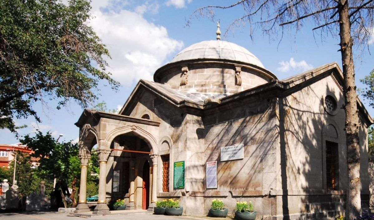 Türbe Yan Çekim