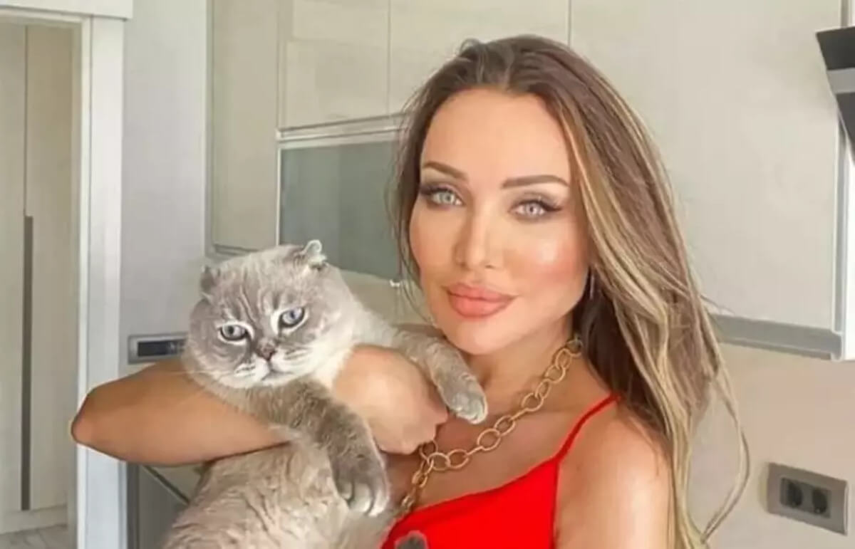 Ünlü şarkıcı uyuşturucu madde kullanan kızından korkup kendisini kilitledi!