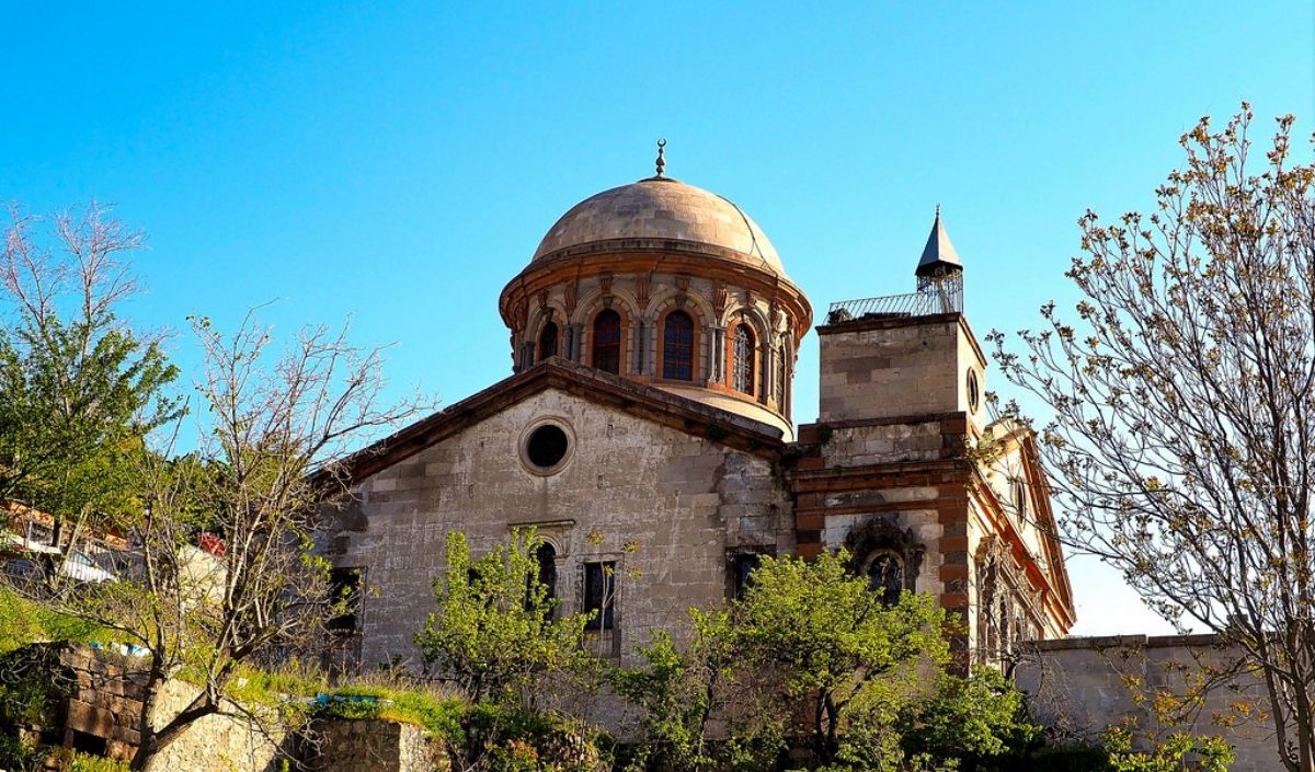 Yaman Dede Cami