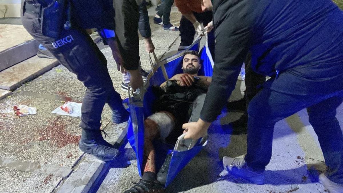 3 Kişi Bıçaklandı Şüphelileri Kovalamaca Sonucu Biber Gazıyla Etkisiz Hale Getirildi! 2
