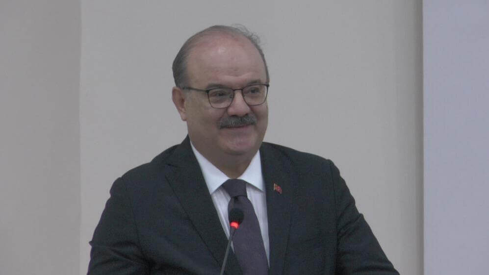 ERÜ’de konuşan Bakan Yardımcısı Çam: Gençler zorlu bir dönemin oyuncuları!