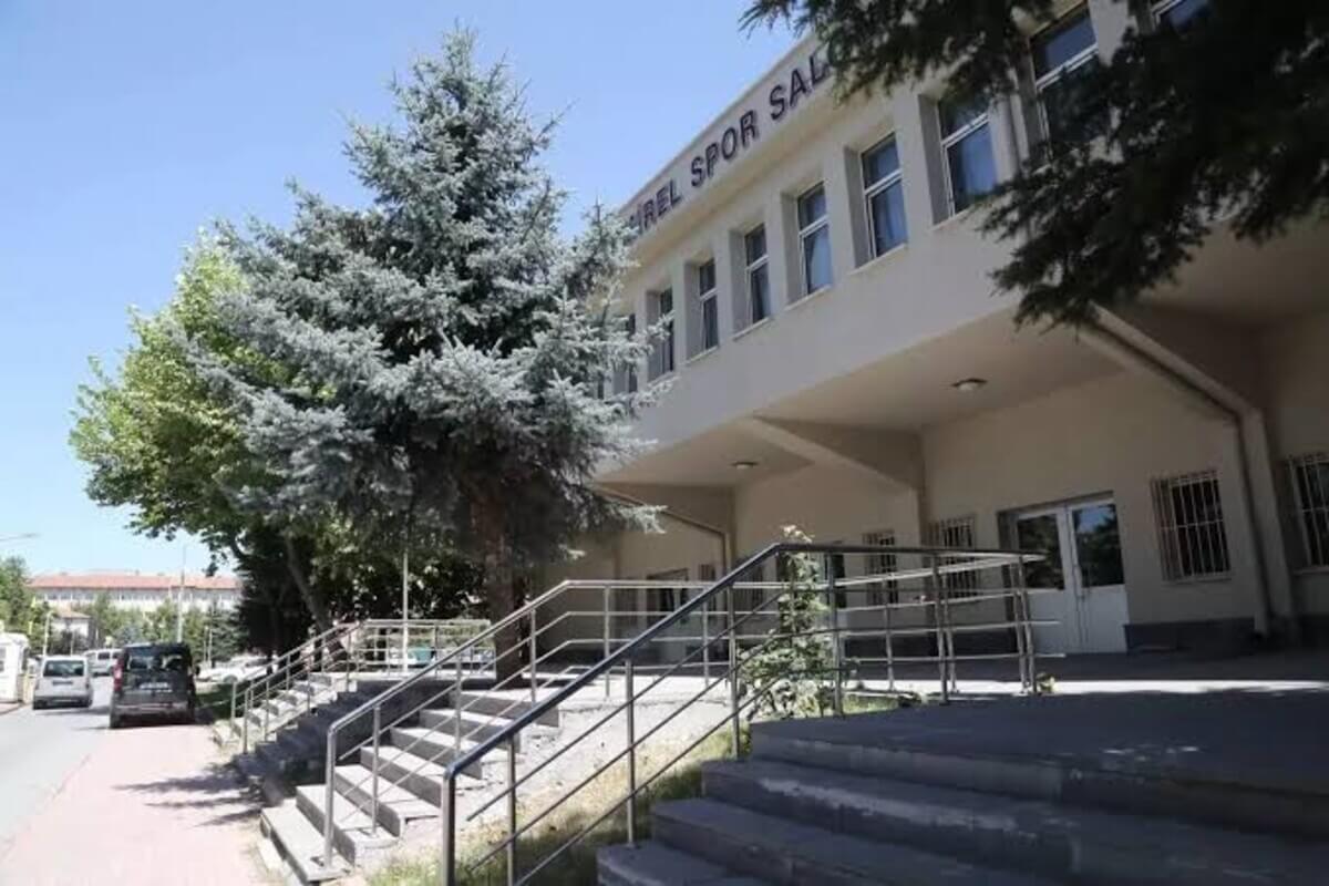 Erciyes Üniversitesi'nde kapatma kararı! Işıkları söndürüldü!