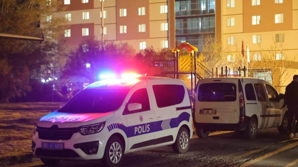 Kız öğrenci yurtları önünde ekipler düğmeye bastı! Araçlar didik didik arandı!