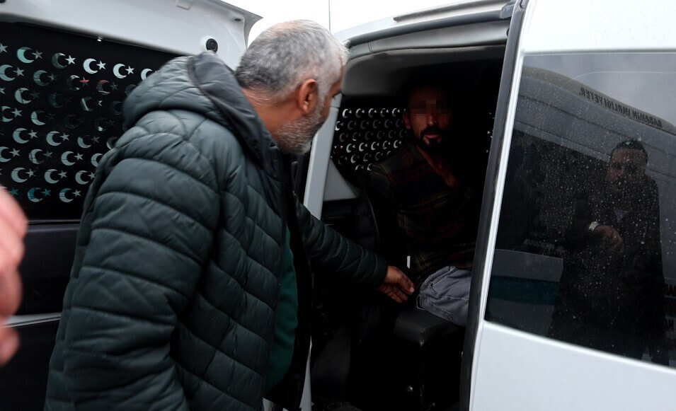 Cezaevi firarisi polislerle köşe kapmaca oynadı! Filmleri aratmayan kovalamaca!