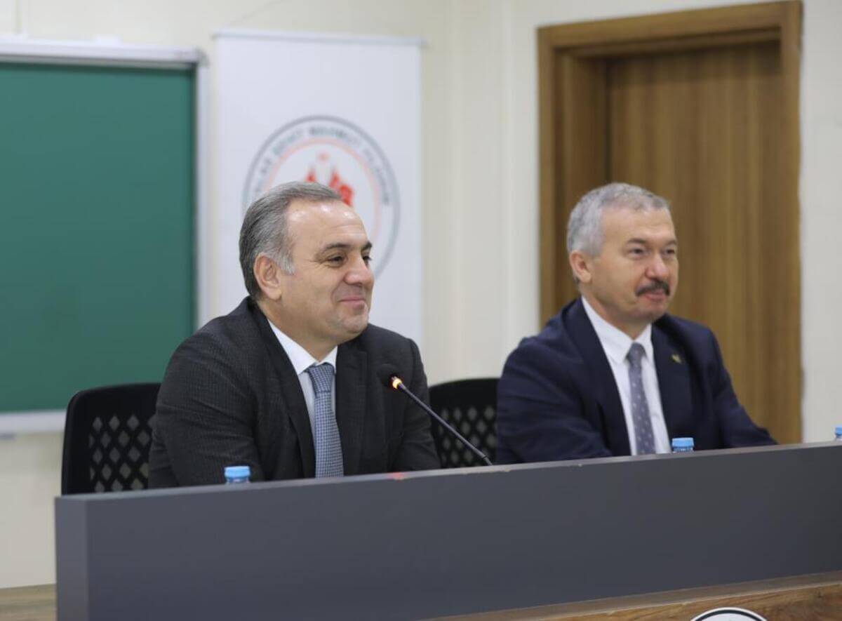 ERÜ Rektörü Altun o lisenin öğrencileriyle buluştu!