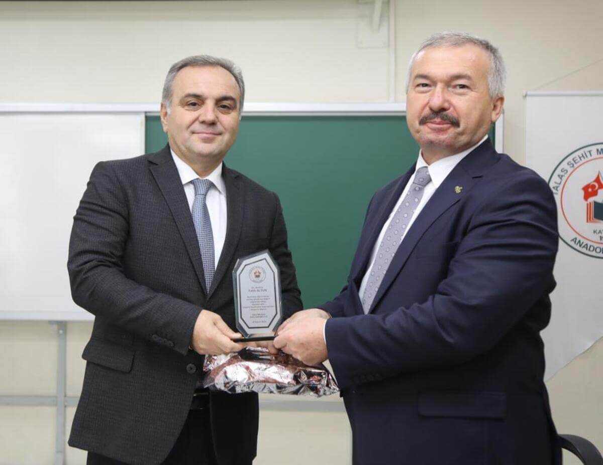 ERÜ Rektörü Altun o lisenin öğrencileriyle buluştu!