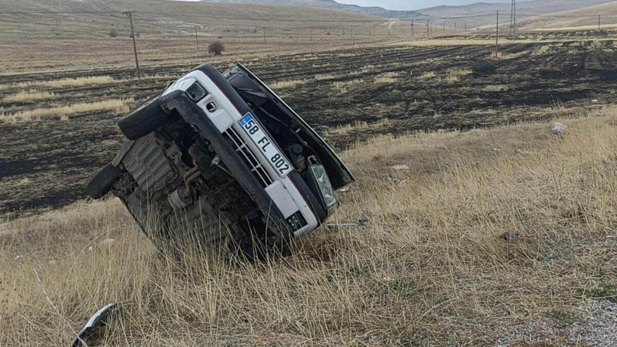 Feci Kaza! Takla Atan Araçta, Aynı Aileden 2'Si Çocuk 4 Kişi Yaralandı! (3)