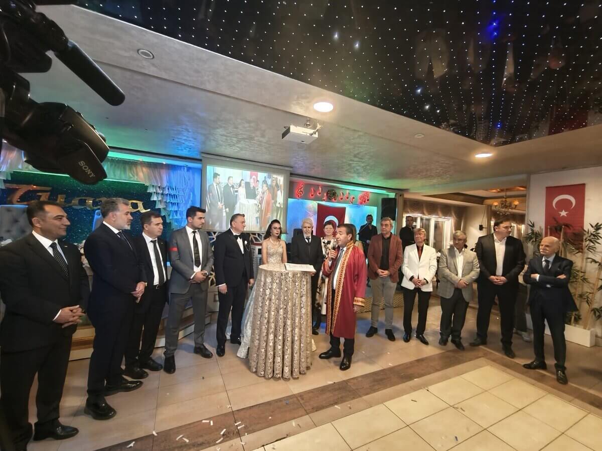 Kayserili siyasetçiden bir gecede iki düğün! Görkemli kareleri paylaştı!