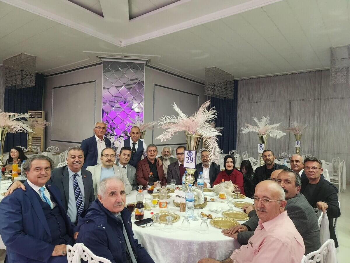 Kayserili siyasetçiden bir gecede iki düğün! Görkemli kareleri paylaştı!