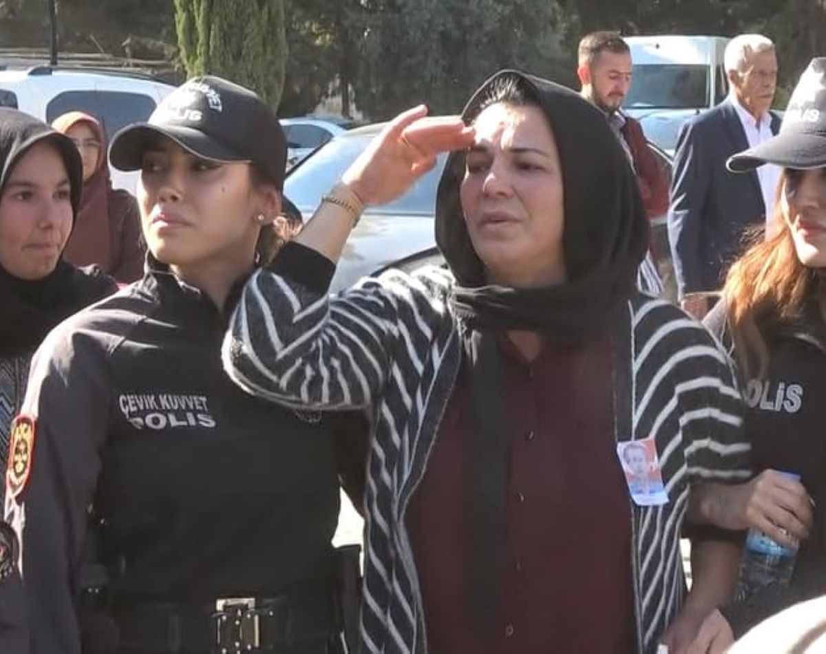 Hayatını Kaybeden Polis Memuru Eşini Asker Selamıyla Uğurladı 2