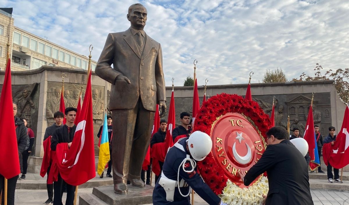 Kayseri 10 Kasım Anma Vali Çelenk