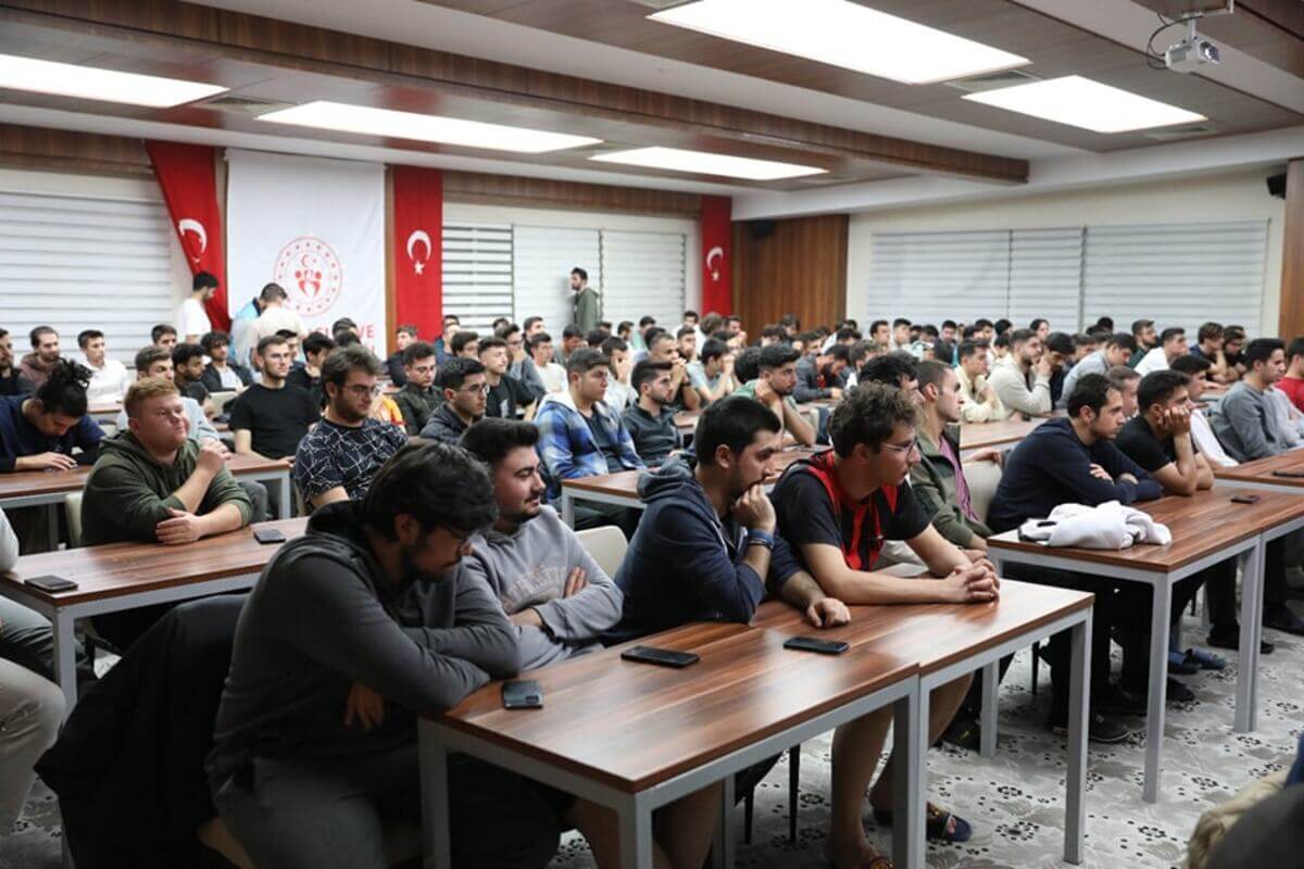 Kayseri Müftüsü Ayvaz, Öğrencilere Bakın Neyi Tavsiye Etti! (2)
