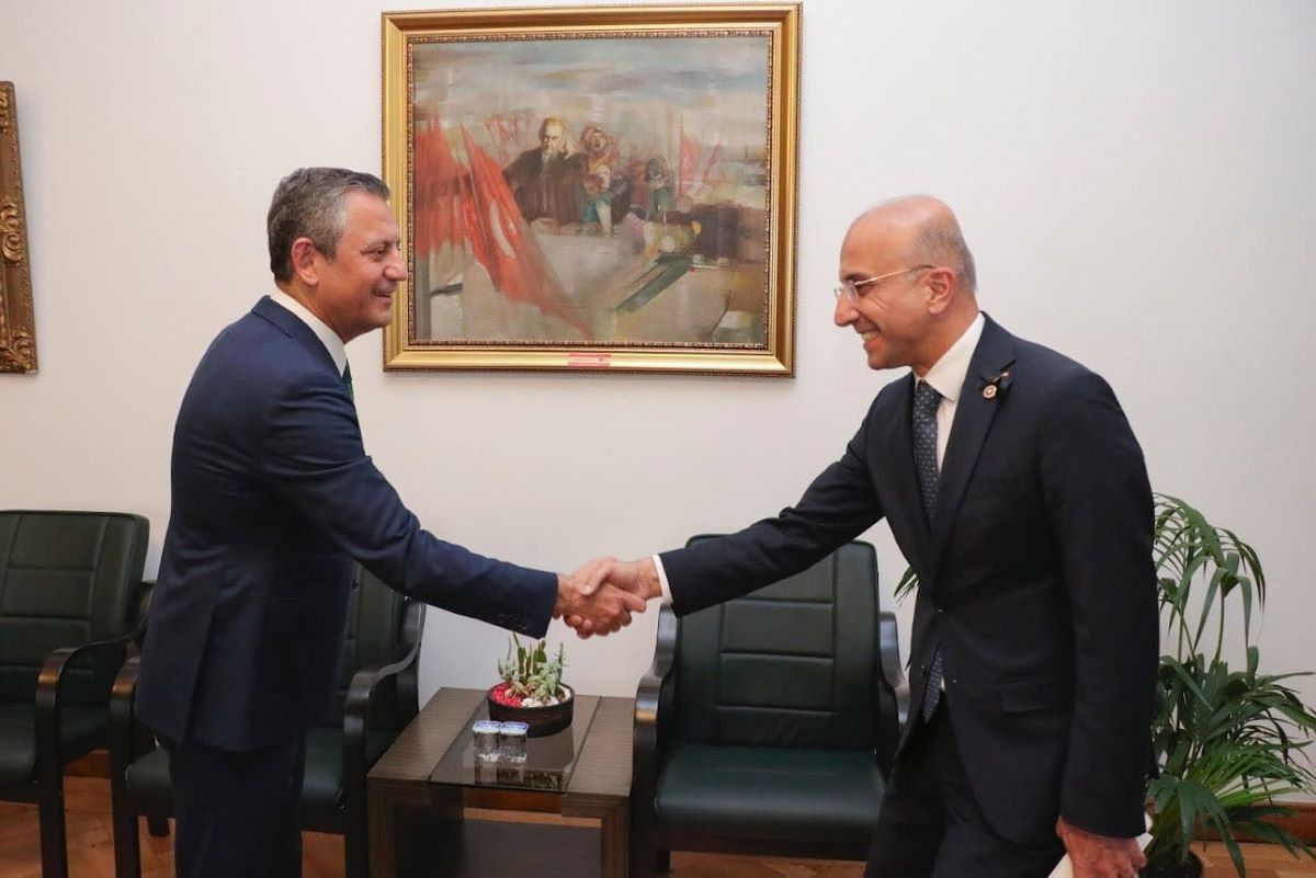 Kayseri’den Chp Genel Başkanı Özgür Özel’e Hediye! 1
