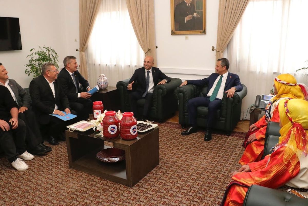 Kayseri’den Chp Genel Başkanı Özgür Özel’e Hediye! 4