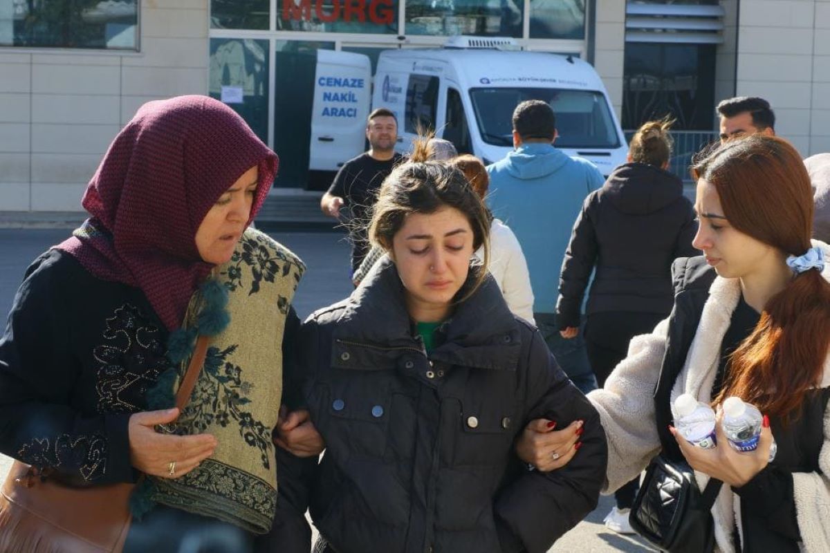 Kıskançlık Krizine Giren Koca, Eşini Başından Vurarak Katletti 1