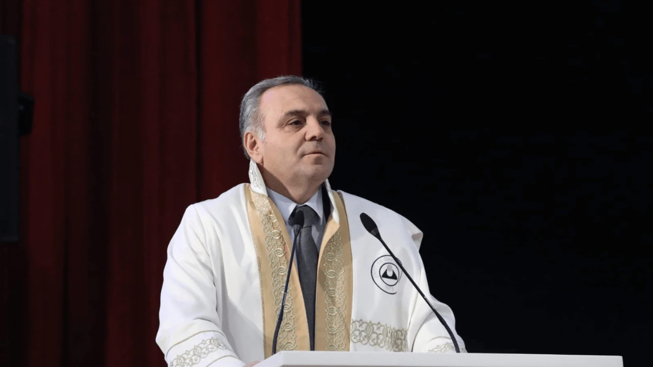 Koyu Mavi Kirmizi Beyaz Jenerik Haber Genel Haber Logo 2024 11 12T145151050 1