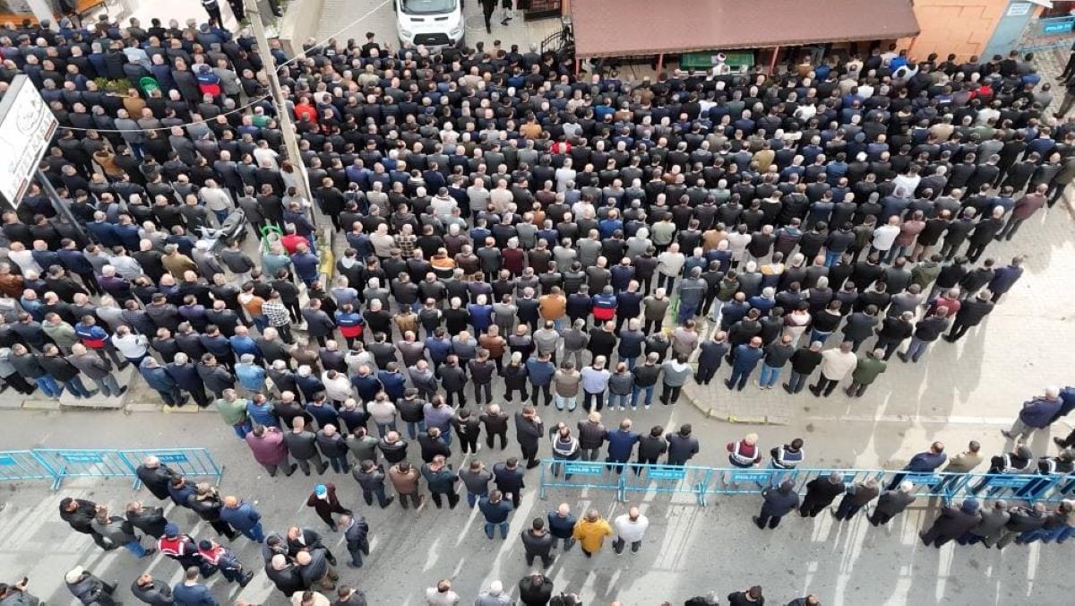 Kuzeni Tarafında Öldürülen Belediye Başkanı, Toprağa Verildi! 3