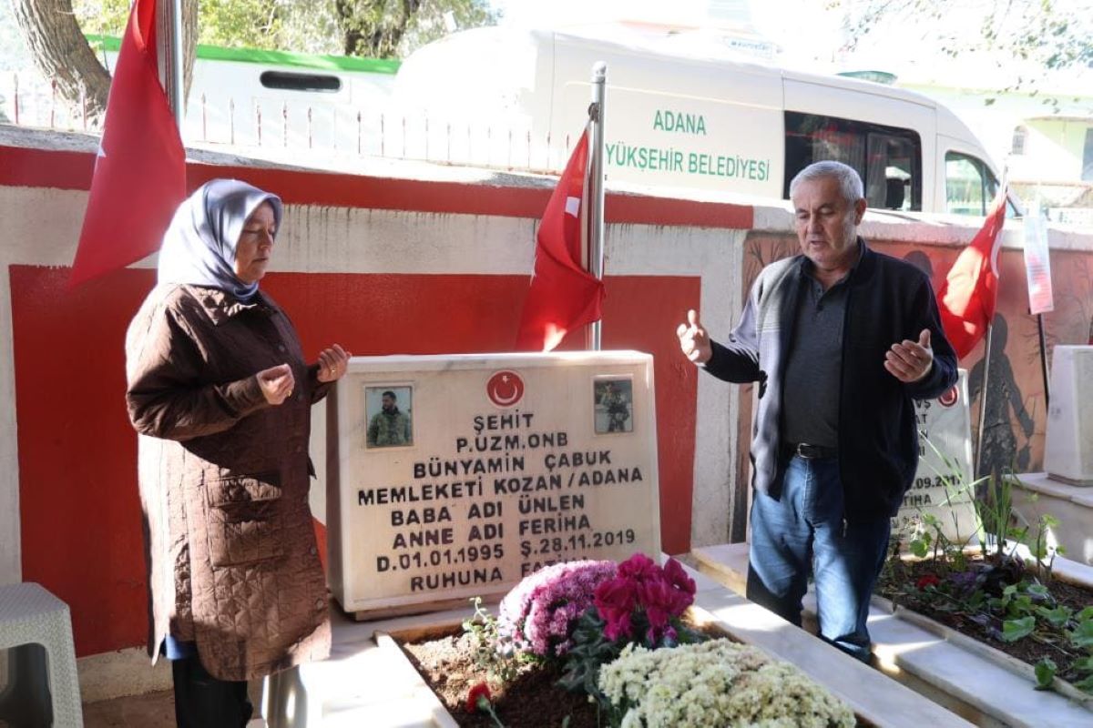 Oğlu Vatan Için Şehit Olan Baba, Mezar Başından Bir Gün Olsun Ayrılmıyor! 1
