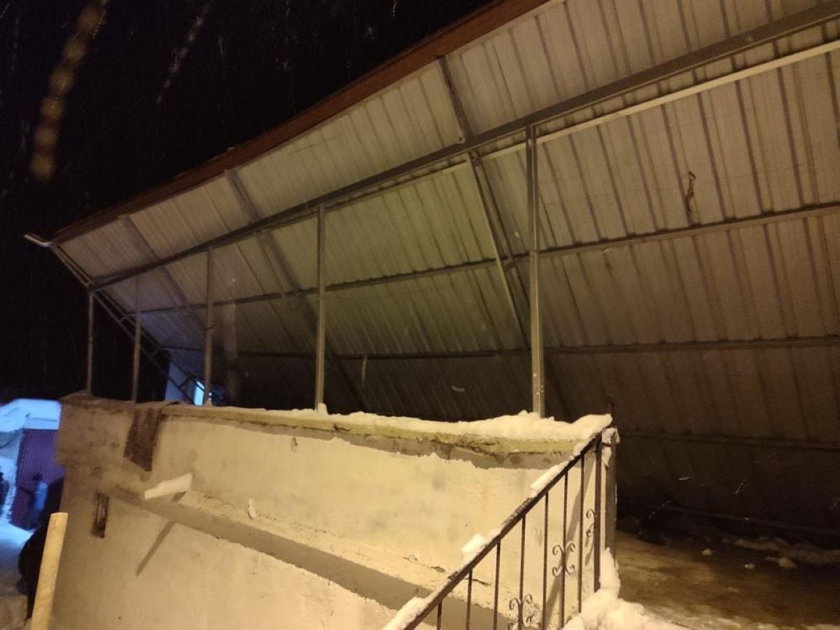Pınarbaşı’da Çatı Çöktü Karı Koca Mahsur Kaldı! 3