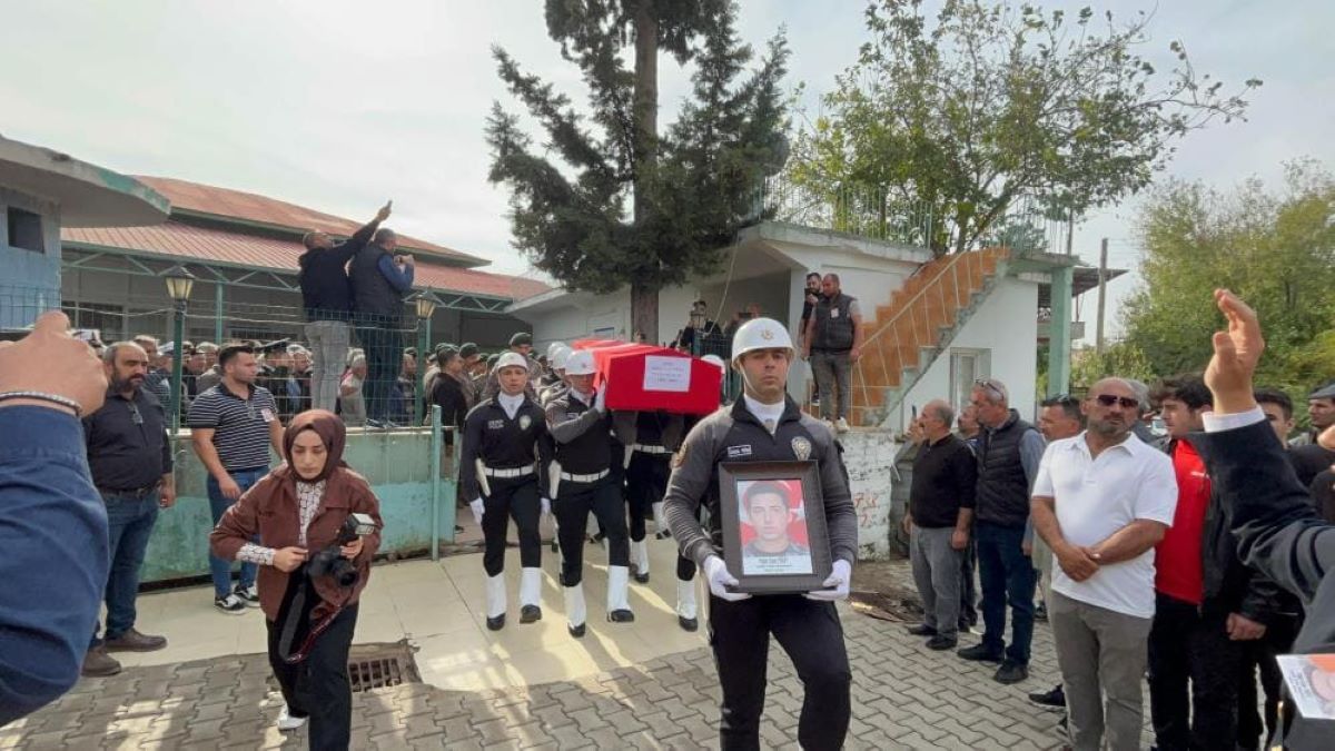Şehir Eşe Veda Türk Bayraklı Tabutuna Son Kez Dokundu! 3