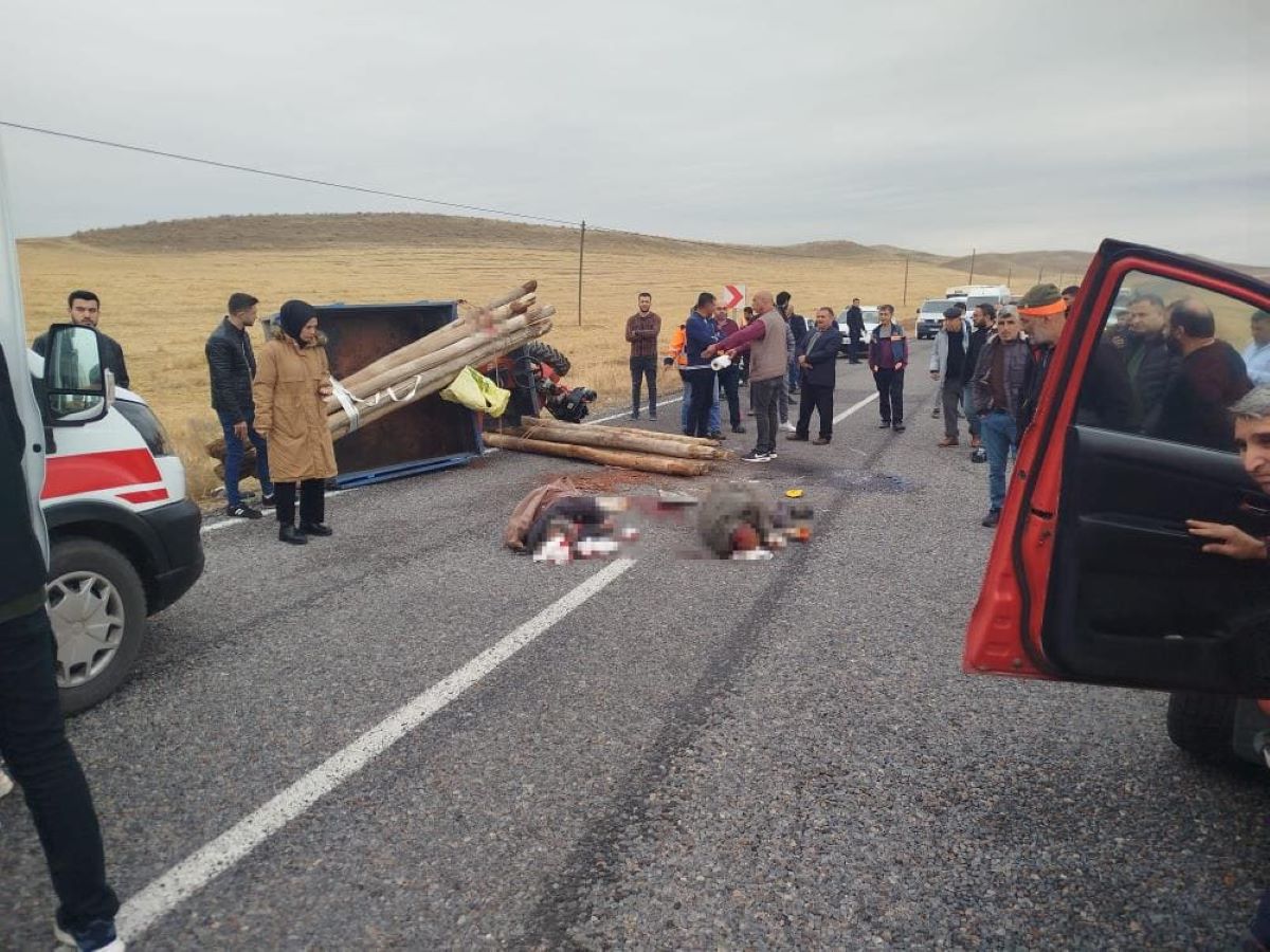 Tir Ile Çapa Motoru Çarpıştı Ölü Ve Yaralılar Var! 2