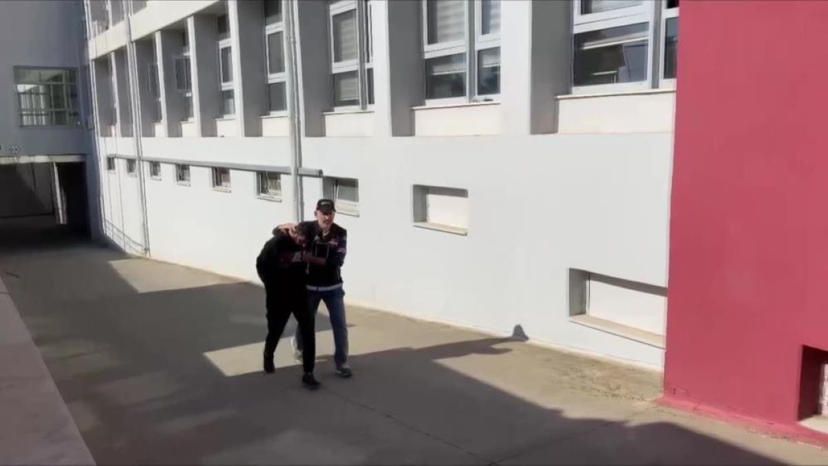 Tir’ın Lastiğine Zulalanmış Halde Bulundu Paraya Ihtiyacım Olduğu Için Kuryelik Yaptım! 3