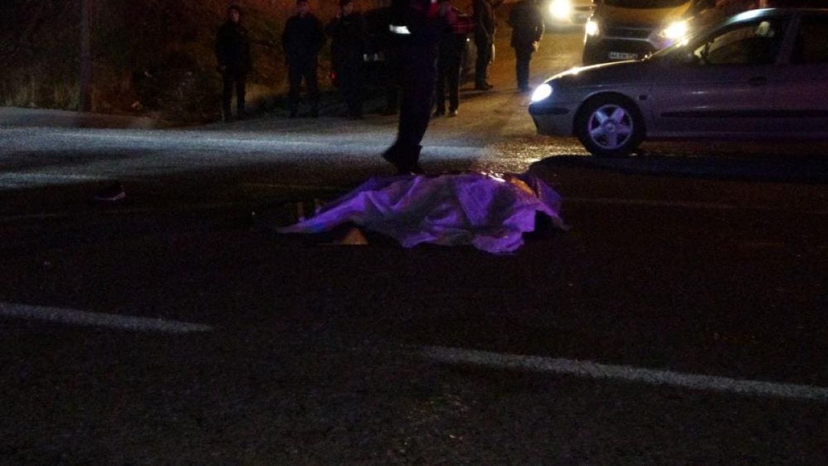 Yolun Karşısına Geçmeye Çalışan Yayalara Çarpıp Kaçtı 2 Ölü, 1 Yaralı! 3