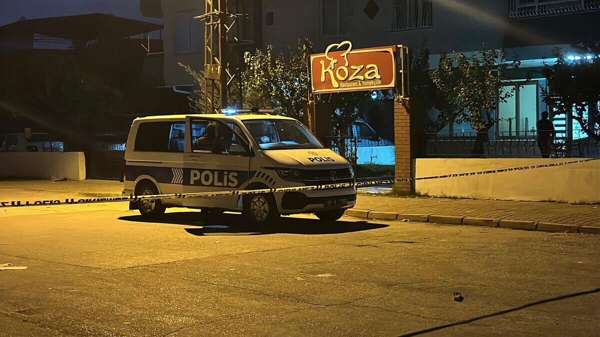 Adana'da Silahlı Saldırıya Uğrayan 18 Yaşındaki Genç Hayatını Kaybetti! (3)