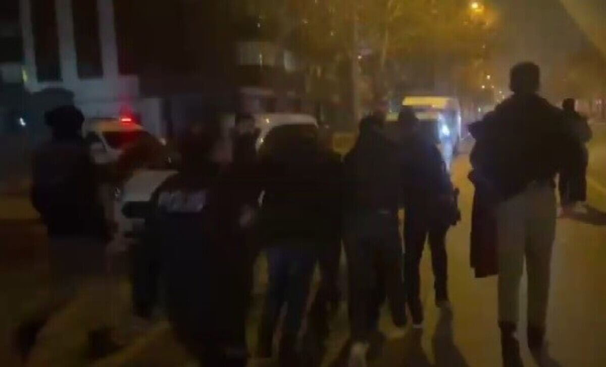 Apartmanda nefes kesen kovalamaca: Havalandırma boşluğundan kaçan firari 5. katta polisle yüzleşti!