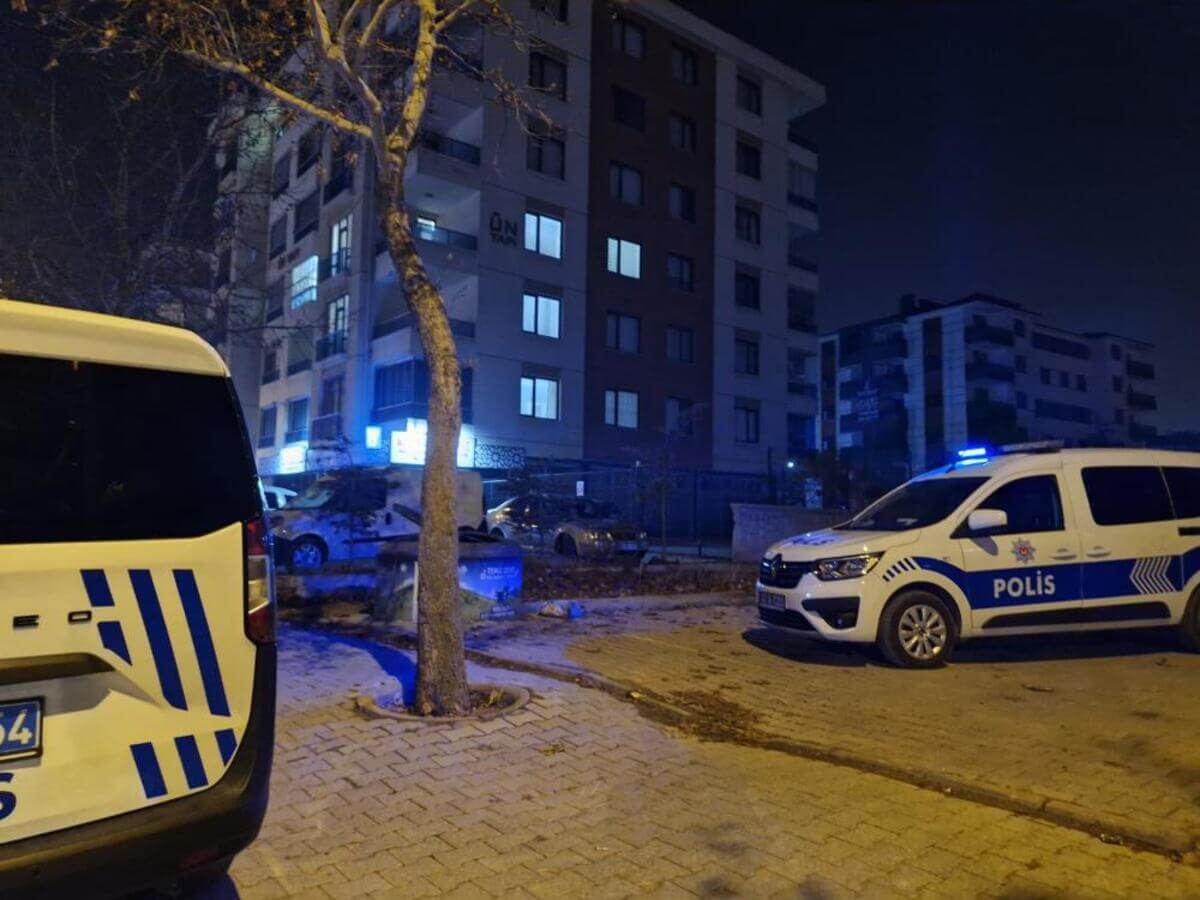 Apartmanda nefes kesen kovalamaca: Havalandırma boşluğundan kaçan firari 5. katta polisle yüzleşti!