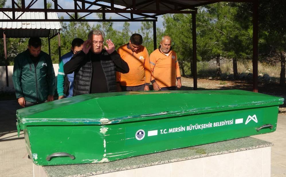 Kimsesizler mezarlığına gömülen sanatçının cenazesine 5 kişi katıldı!