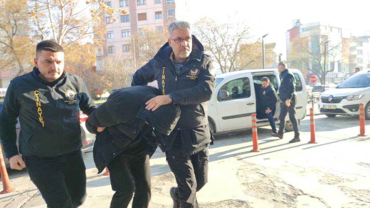 Üniversiteli taksiciyi öldüren zanlılar adliyeye götürüldü! Aralarında kadın da var!