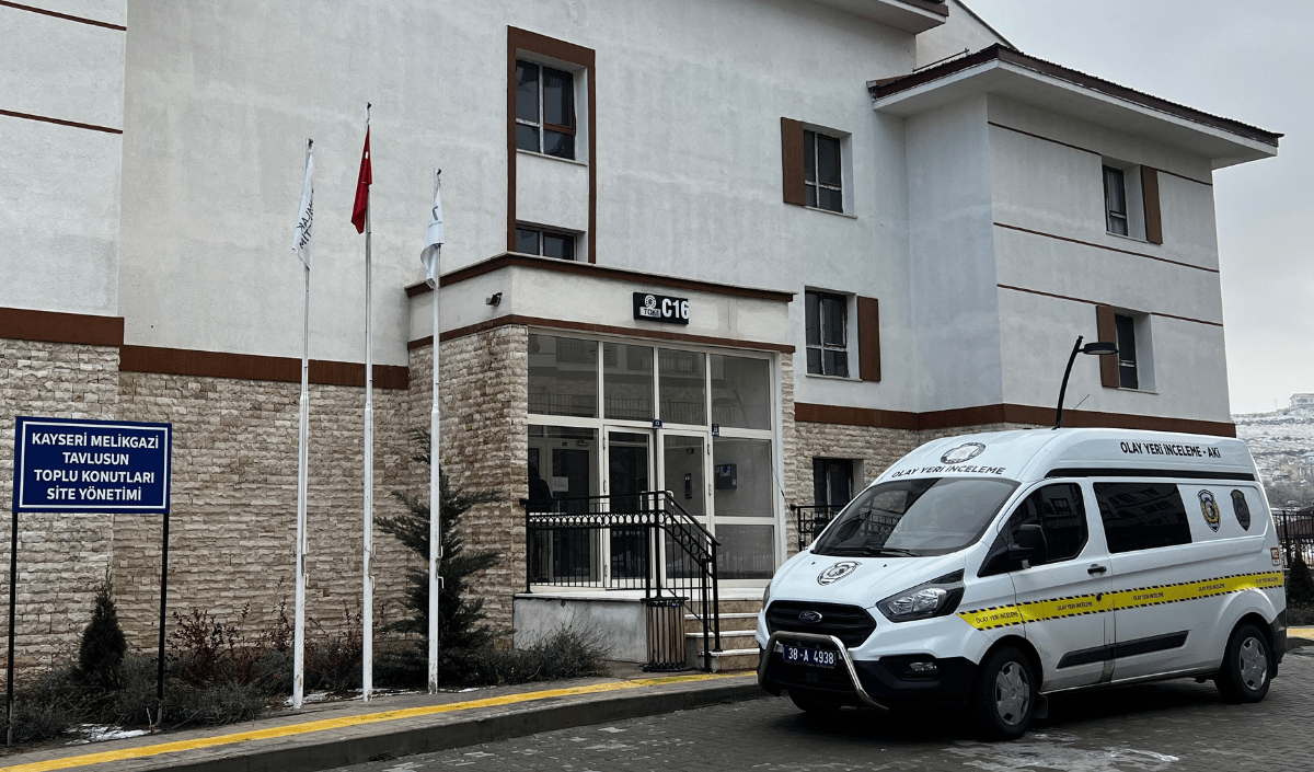 Balkondandüşengençkiz (1)