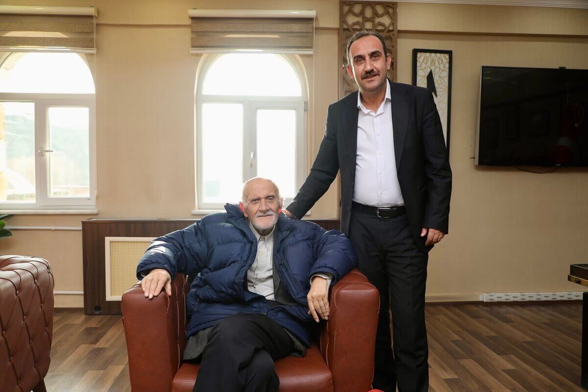 İncesu Belediye Başkanı Mustafa İlmek ilçenin 34 yıl önceki Belediye Başkanı Mehmet Gönen ile biraraya geldi. Detaylar haberimizde…